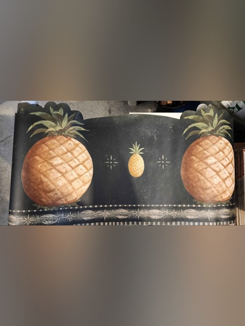 Imperial Prim Black/Gold Pineapple Border